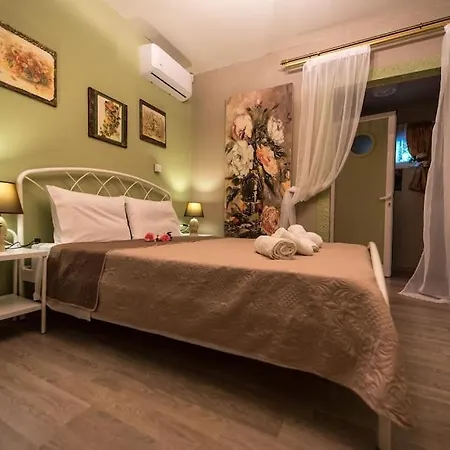 Bougainvillea House 1 Каламата