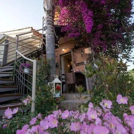 Bougainvillea House 1 Апартаменты Каламата