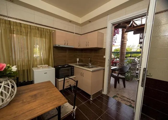 Bougainvillea House 1 칼라마타